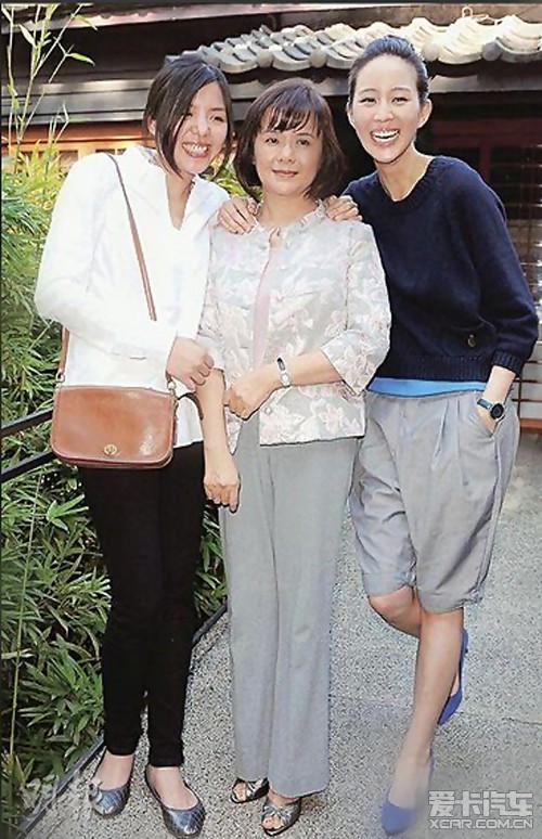 张钧宁和妈妈、姐姐