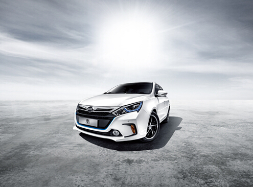 秦 全情加速 引领新能源汽车突破重围