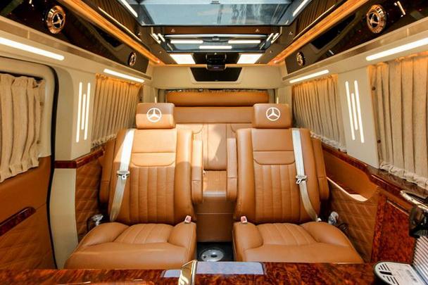 奔驰威霆订制保姆车房车基地展厅实拍_【北京