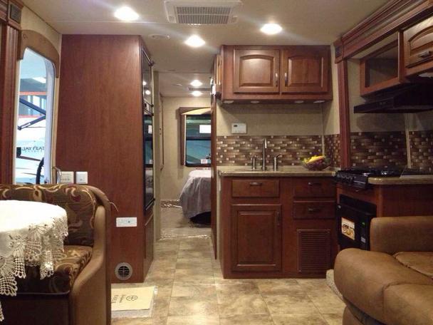 新款福特E450开年巨献惊情豪礼座驾