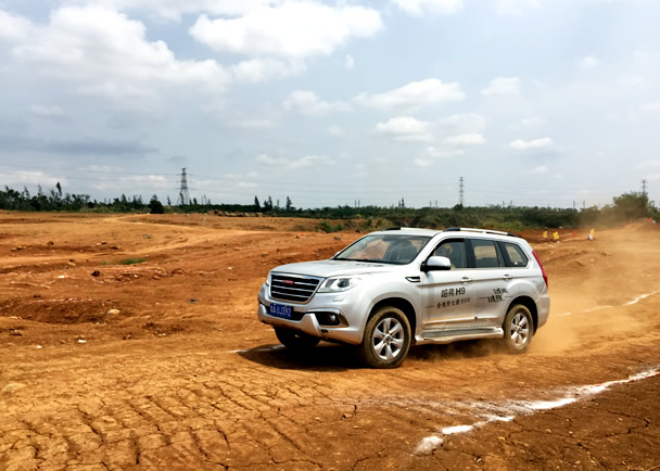 哈弗H9的油耗低至9.9升，第三代2.0GDIT发动机更经济