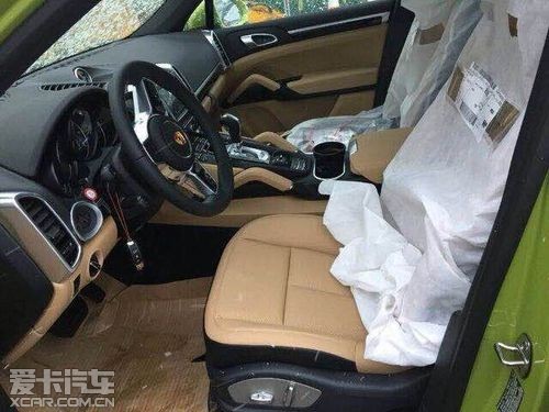 2015款柴油版保时捷卡宴橄榄绿现车实拍