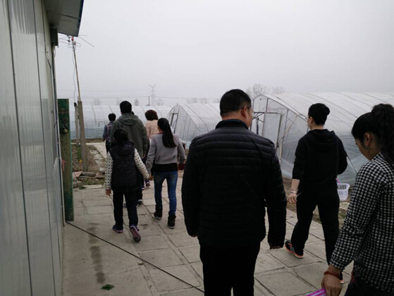 奥迪cbd展厅门口集合,做出发的准备,蓄水、放水,哈哈!(小编说的高清图片