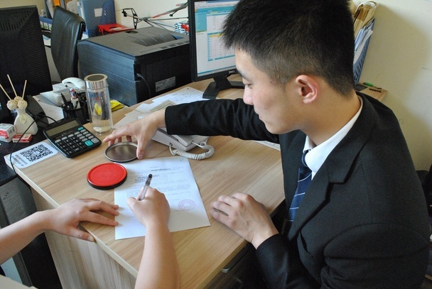 专访合肥讴歌4S店 金融按揭专员王涛