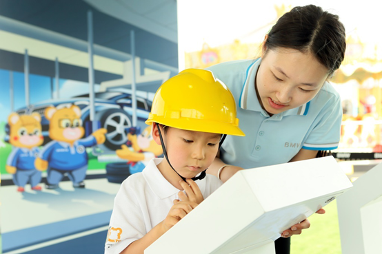 BMW儿童安全教育 请让孩子自由的成长