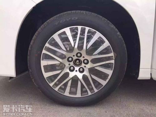 新款丰田 埃尔法 高清图片