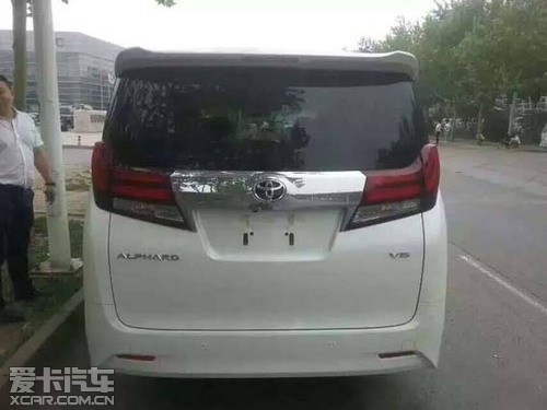 最强MPV：16款丰田埃尔法 现车实拍细节