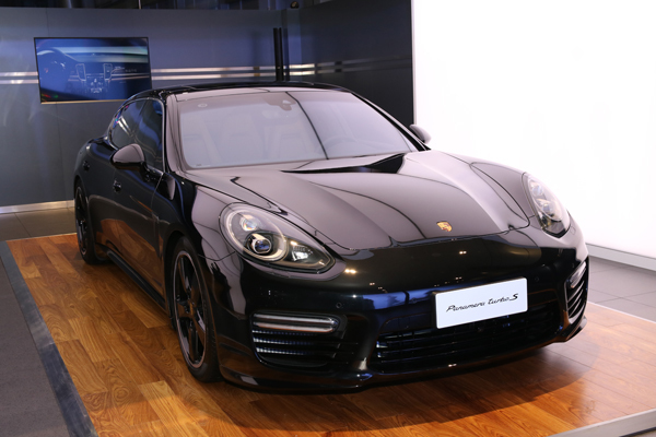 保时捷Panamera Exclusive Series亮相_爱卡汽车