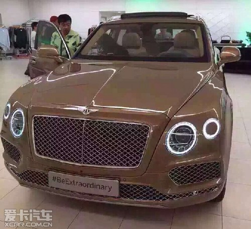 宾利添越