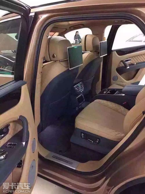 宾利添越