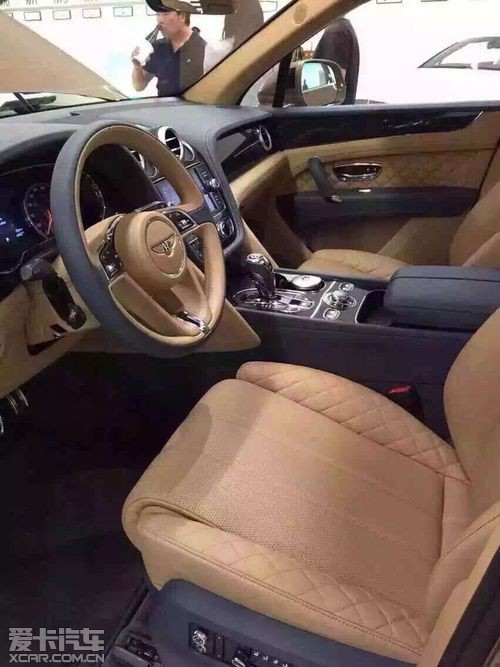 宾利添越