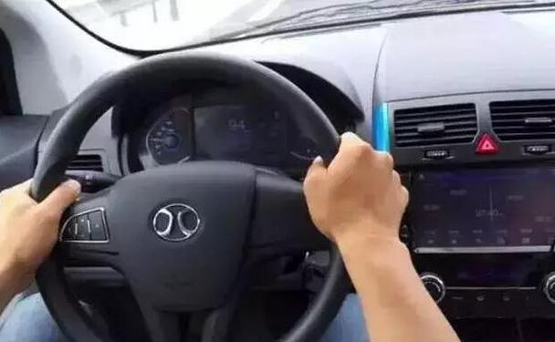 女朋友以前是公共汽车_公共汽车是什么意思