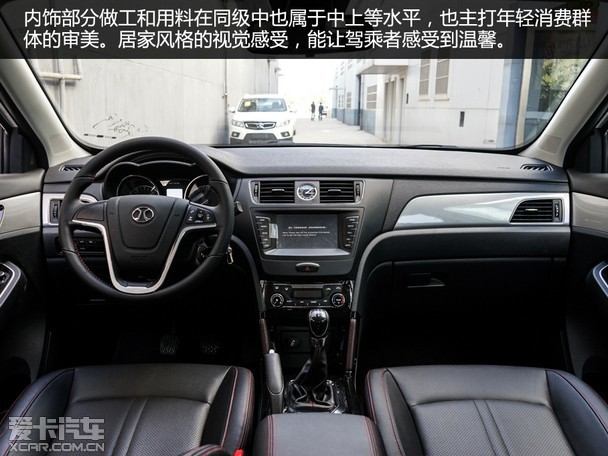 内饰方面,绅宝x55的内饰采用了对称设计,t型的中控非常简约,各按键
