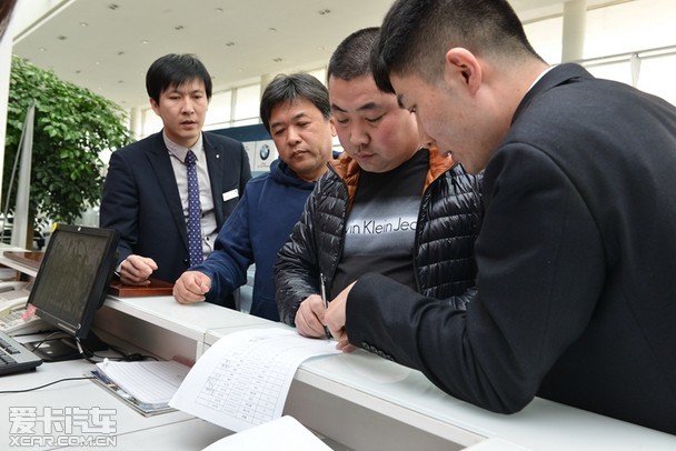 从智能激光大灯到进气格栅、后排智能触控电脑、BMW互联驾驶功能高清图片
