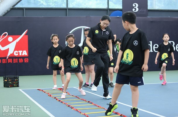 梅赛德斯-开营青少年实体夏令营上海奔驰成都台球杆网球店图片
