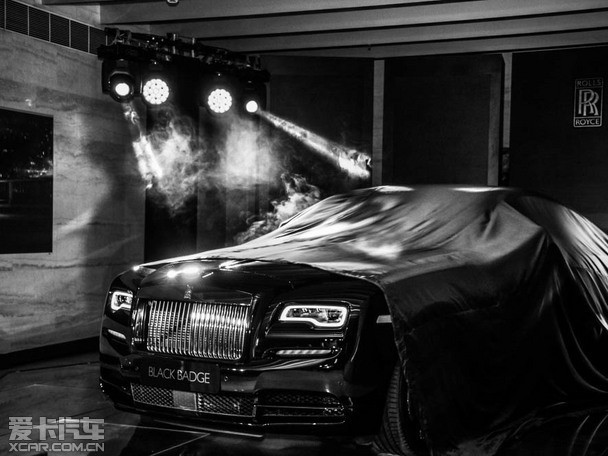 来宾不仅体验到了劳斯莱斯汽车black badge车型黑色复古与摩登时尚