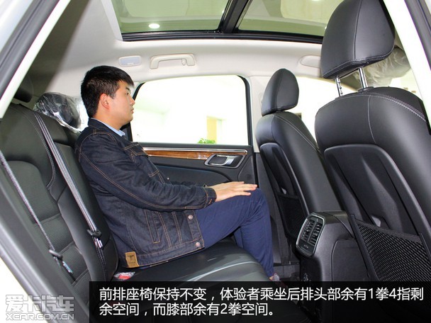 新车到店 酷似"保时捷macan" 众泰sr9南京实拍      空间:后排空间