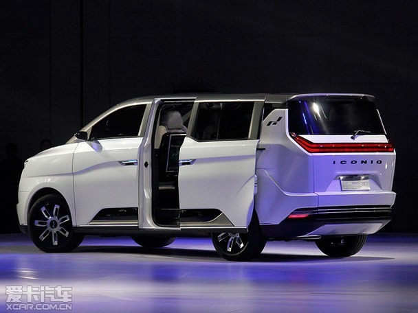 国产电动汽车艾康尼克量产车型亮相上海
