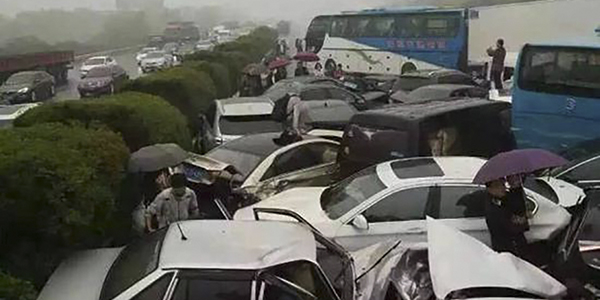 【X立场】沪宁高速惨烈事故 56车连环追尾谁