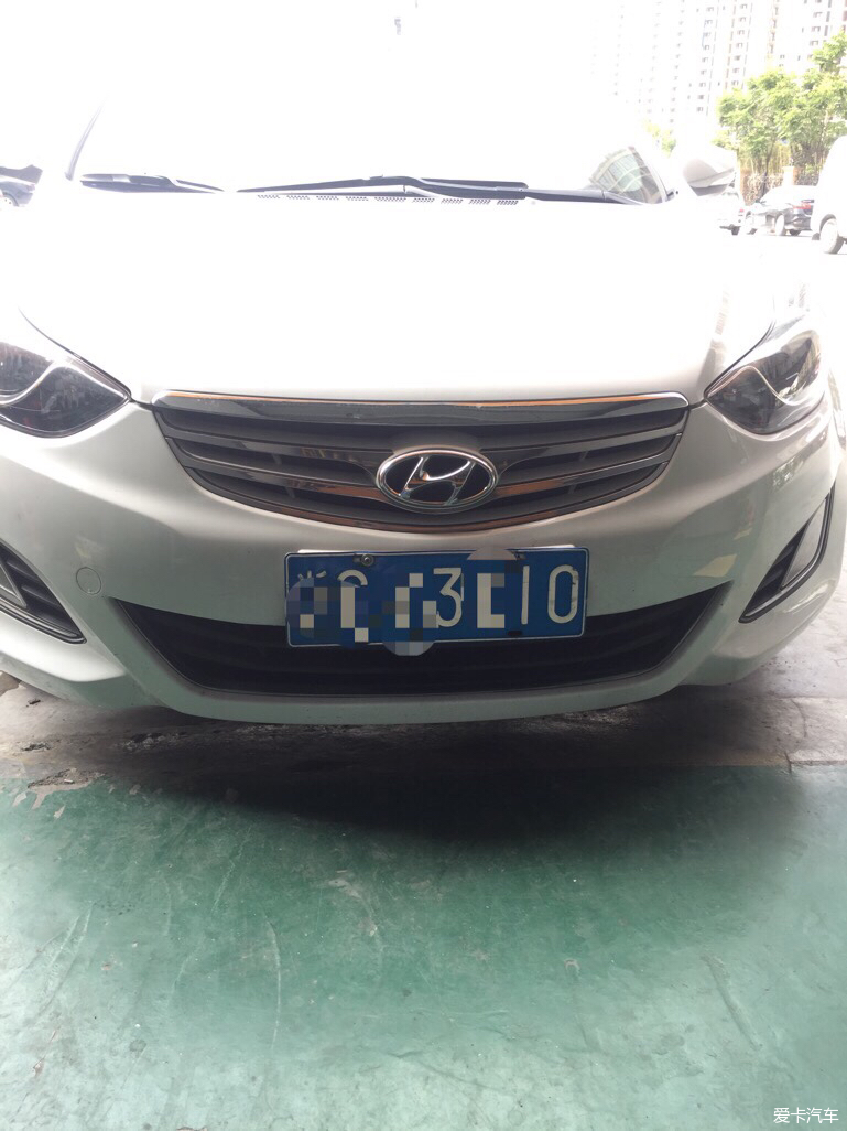 原来的左后轮用的普利司通EP200,掉了一层皮