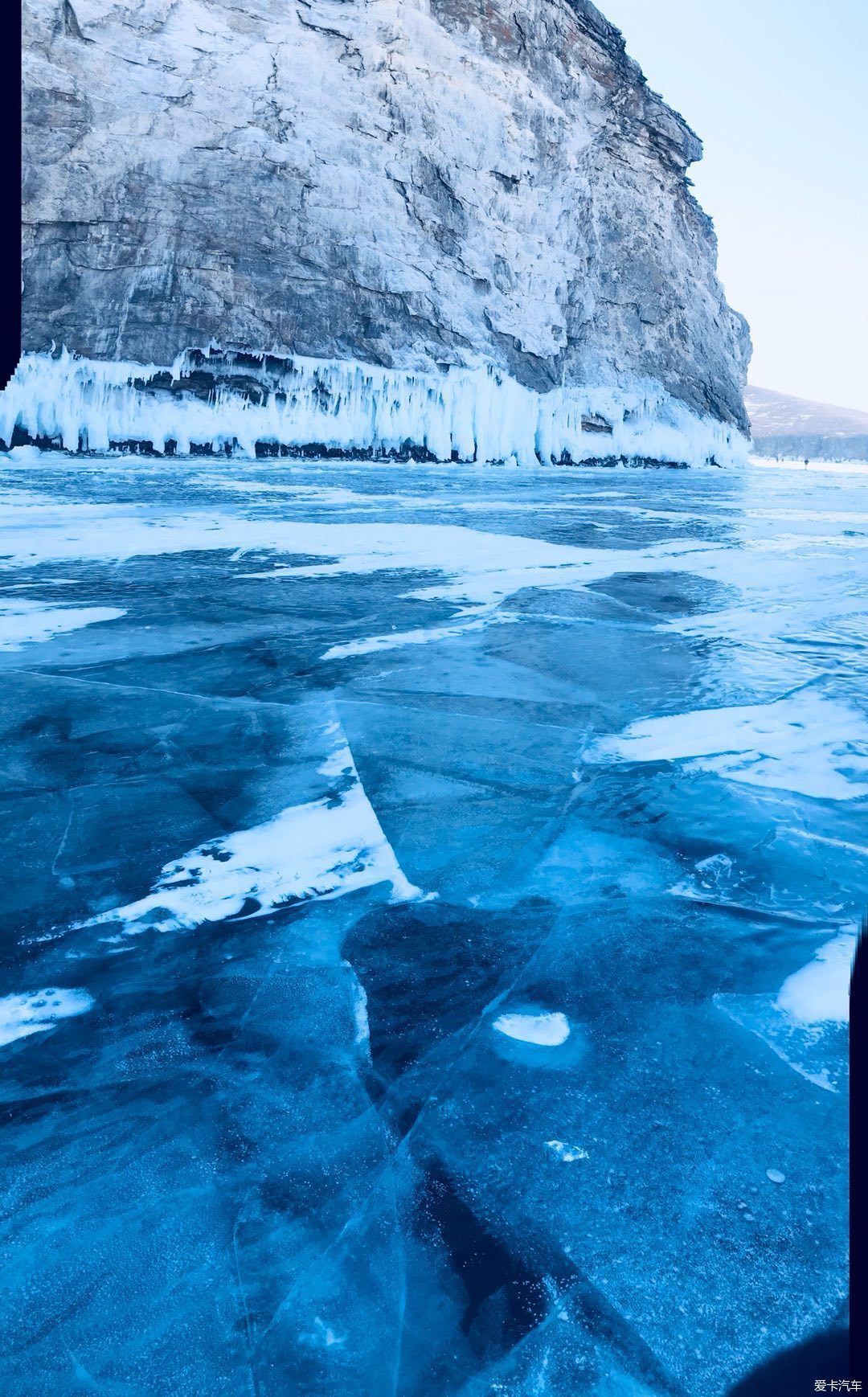 贝加尔湖蓝冰自驾,在光滑的冰面上摩擦摩擦.等游记正片上线.