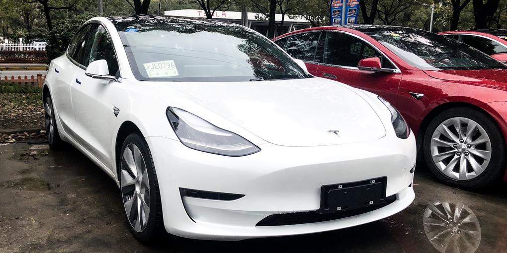 到店实拍特斯拉model 3,50万元的新能源b级车有何魅力