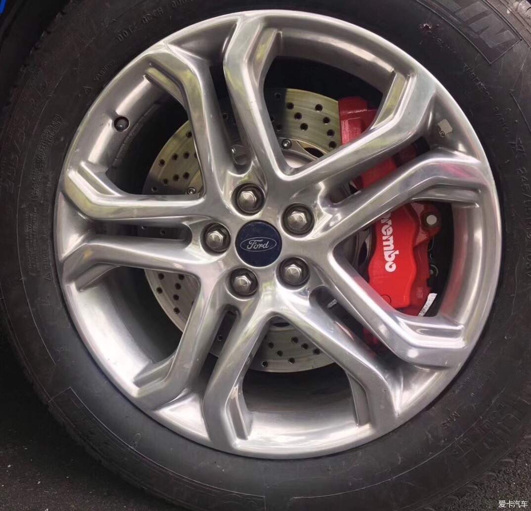 福特锐界19寸轮毂升级brembo18z六活塞搭配380mm碟盘刹车卡钳套件完美