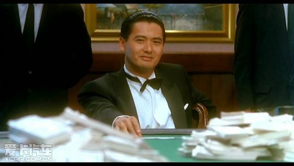 重新构思,构思,构思,不是要豪气么,于是就有了发哥的出场梭哈的豪迈