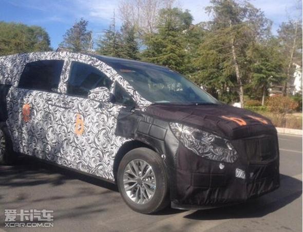 别克全新gl8谍照曝光 相比现款更时尚