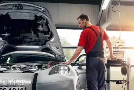 事故维修 机场保时捷为您保驾护航!