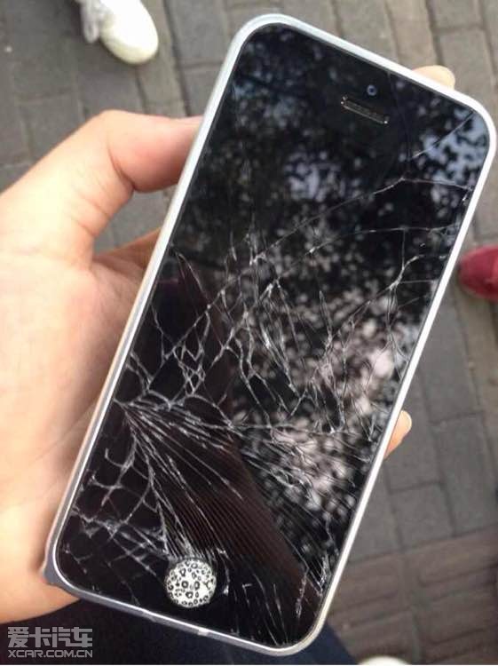一不小心昨天刚买的 iphone7摔了,心疼不?