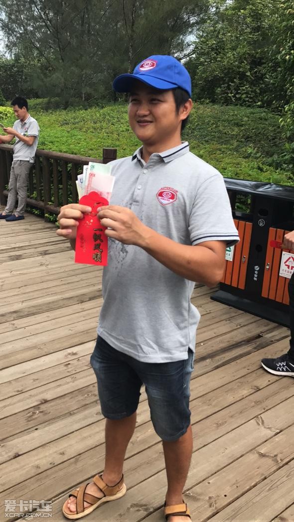 恭喜这位幸运的帅哥,抽中我们一等奖168元现金红包