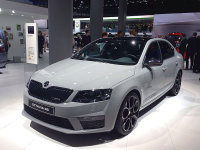 ˹´Octavia RS230෨˸չ