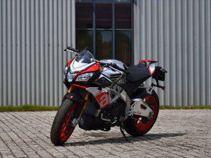  �������ֳܽ� Aprilia Tuono V4 1100