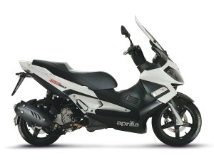  �˶�̤��aprilia SR MAX300����½�й�