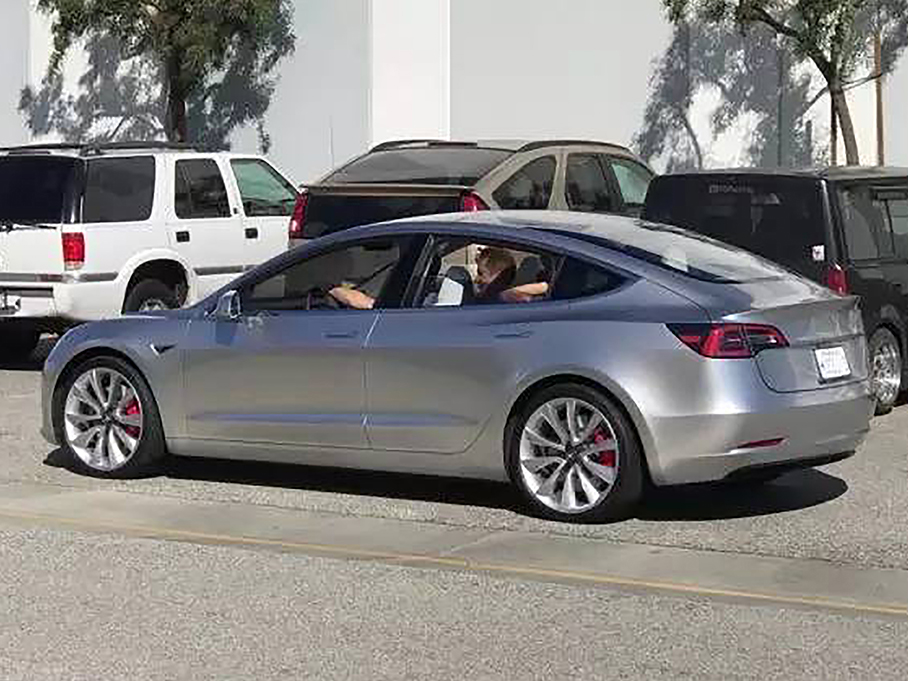 特斯拉model 3最新路试谍照,量产在即!