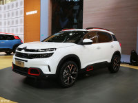 �Ϻ���չ ѩ��������C5 AIRCROSS����