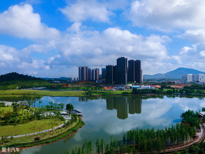 航拍中新知识城凤凰湖