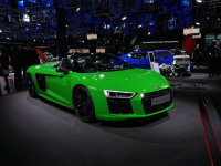 �����˸���չ���µ���R8 V10 Plus����