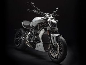  �ſ��Ϸ���2018���ɽ����ɫXDiavel S