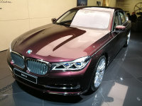 2017�����˸���չ������M760Li�ر��