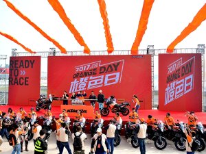  ���������� ���ڵ�����KTM��ɫ������