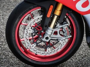  aprilia�����ٻ�RSV4 1000��Tuono1100