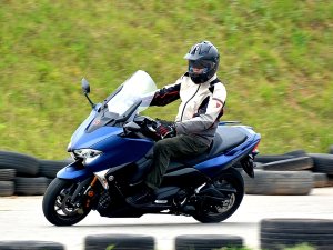  �˶����������ӱ� �Լ�YAMAHA TMAX DX