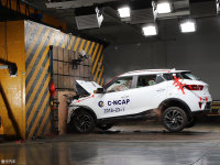 ���������С��SUV �����̩T300��ײ