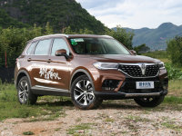 һ��ͼ�����У������л���SUV V7��Ϯ