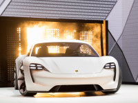 ��ʱ���׿������洿�綯�ܳ�����Taycan