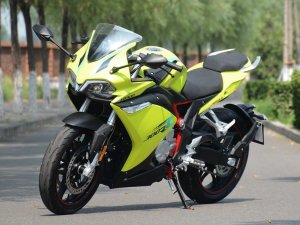  ����2���300cc�ܳ� ¡���޼�300RRʵ��