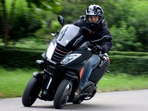  �Ƚ��Ķ����� �Լݱ���Metropolis 400i