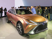 PK��������Urus �׿���˹���Ƹ�����SUV